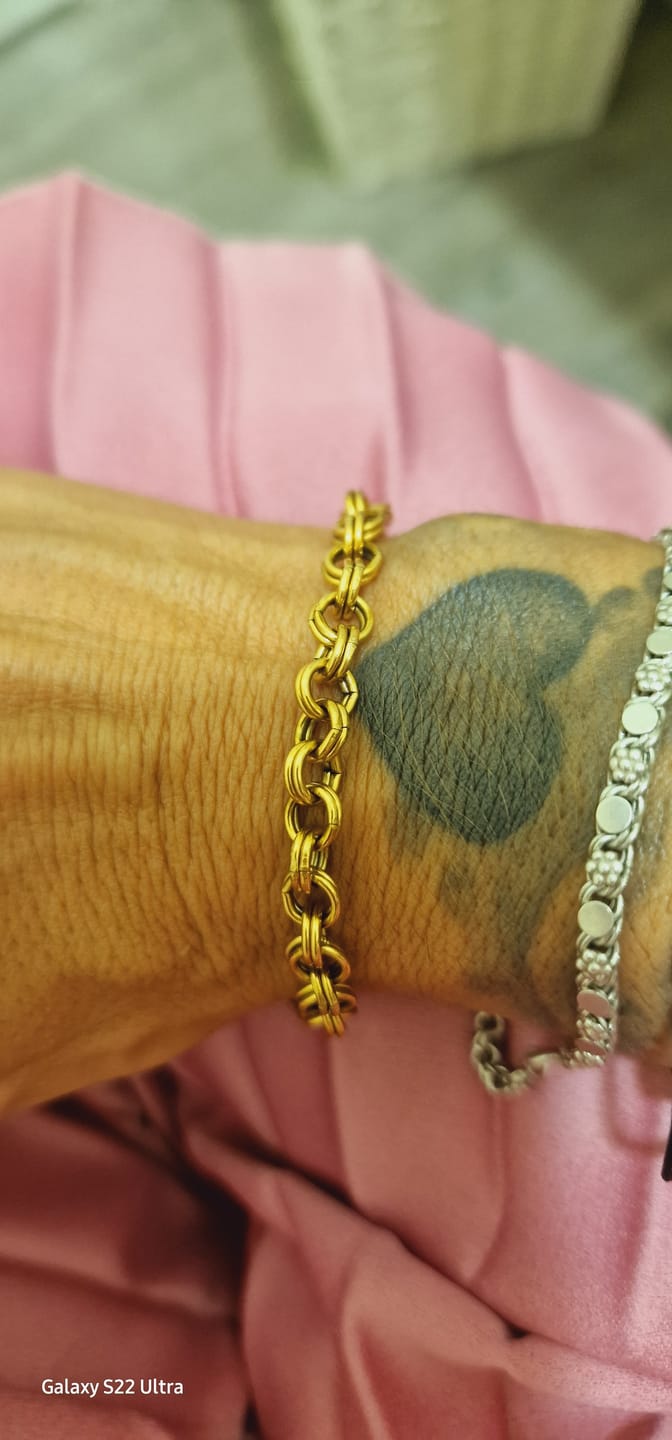 Customer photo review of Pulseira Luna