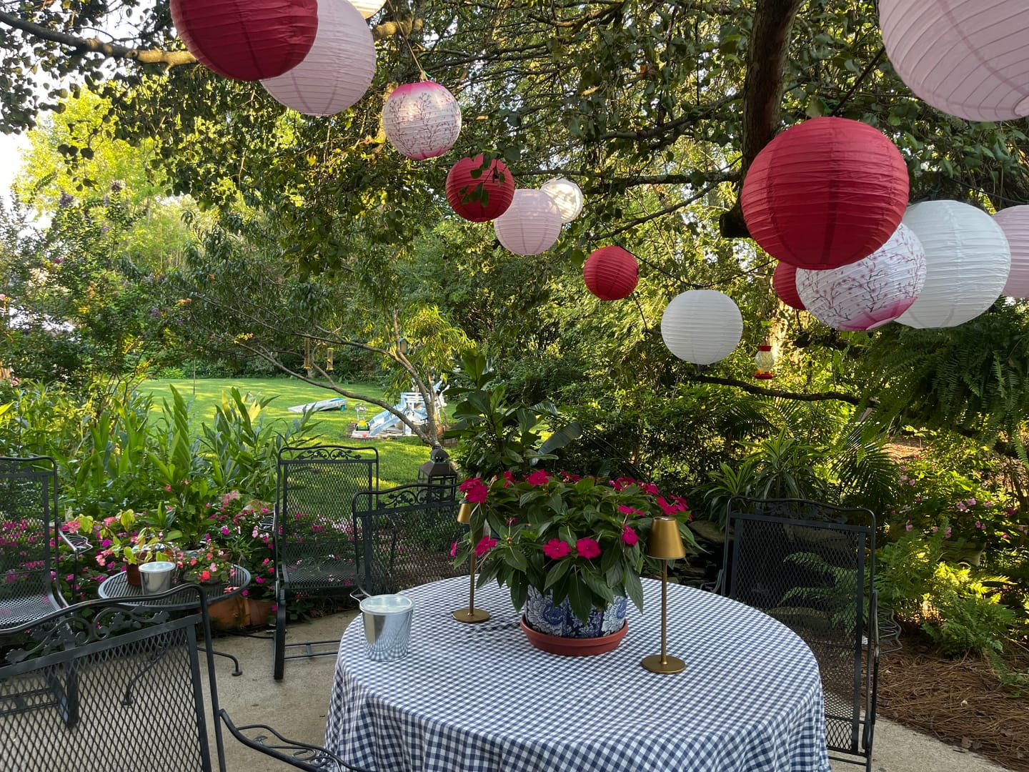 Customer photo review of 18" White Round Paper Lantern, Even Ribbing, Chinese Hanging Wedding & Party Decoration