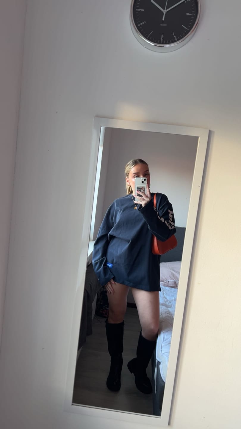 Customer photo review of LONGSLEEVE T-SHIRT NAVY