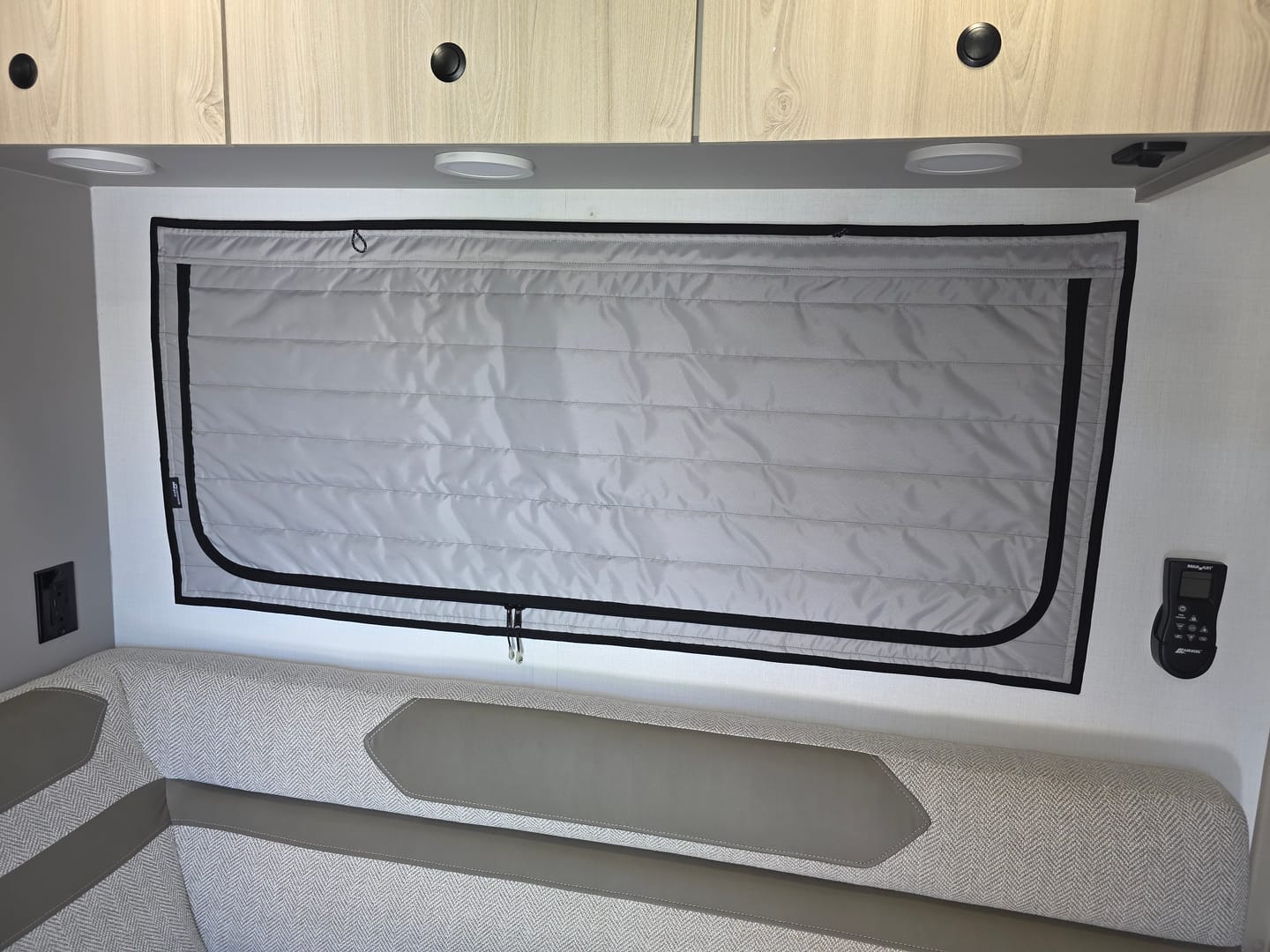 Customer photo review of Sprinter Entegra Condor - Rear Window Zipper Shade