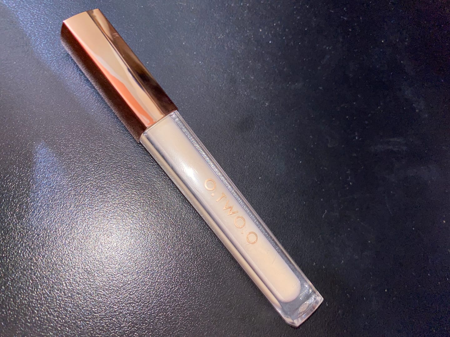 Customer photo review of O.TWO.O LIGHTWEIGHT AND SEAMLESS CONCEALER