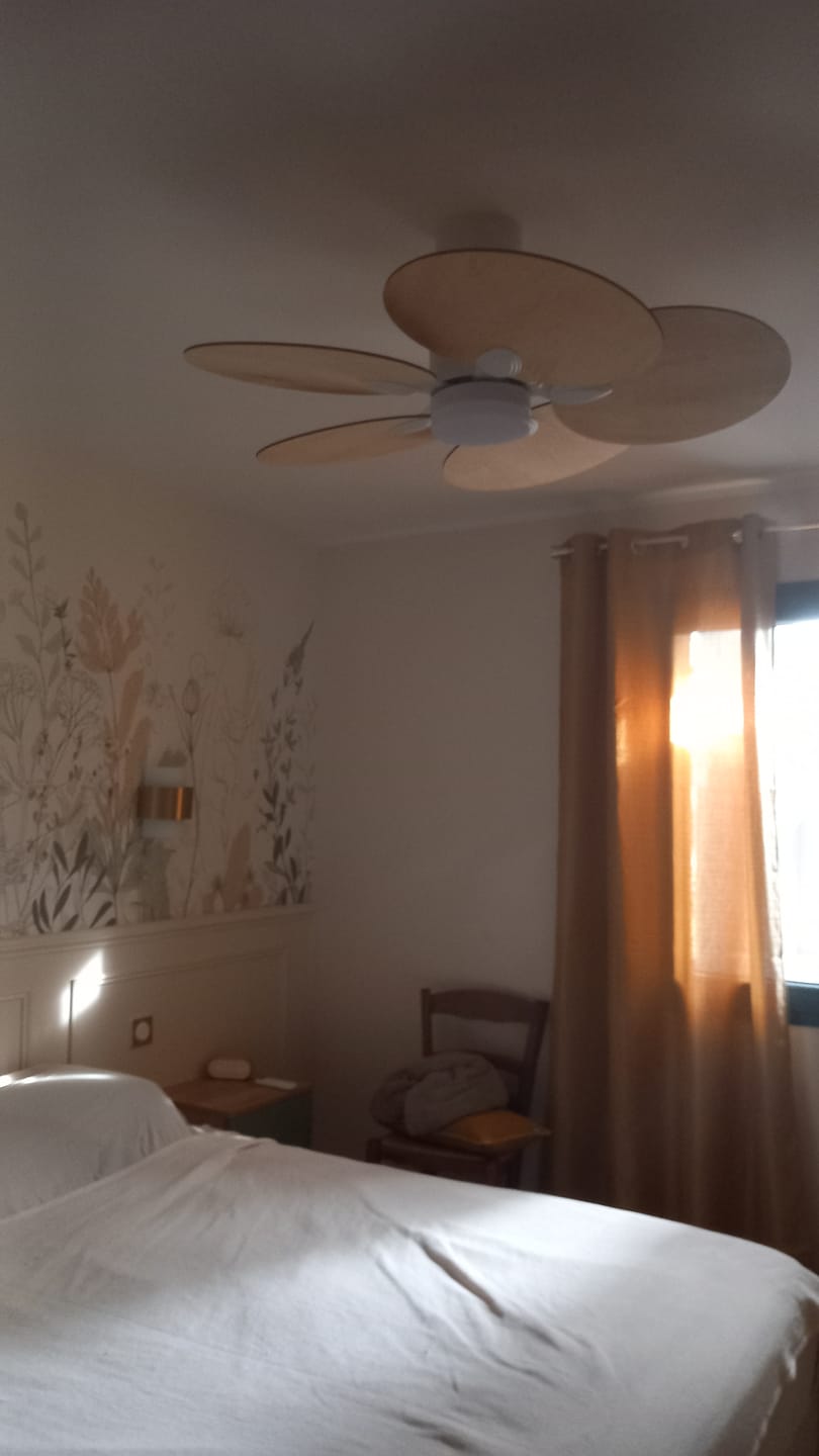 Customer photo review of Lotus teinté Chêne | Ventilateur de plafond
