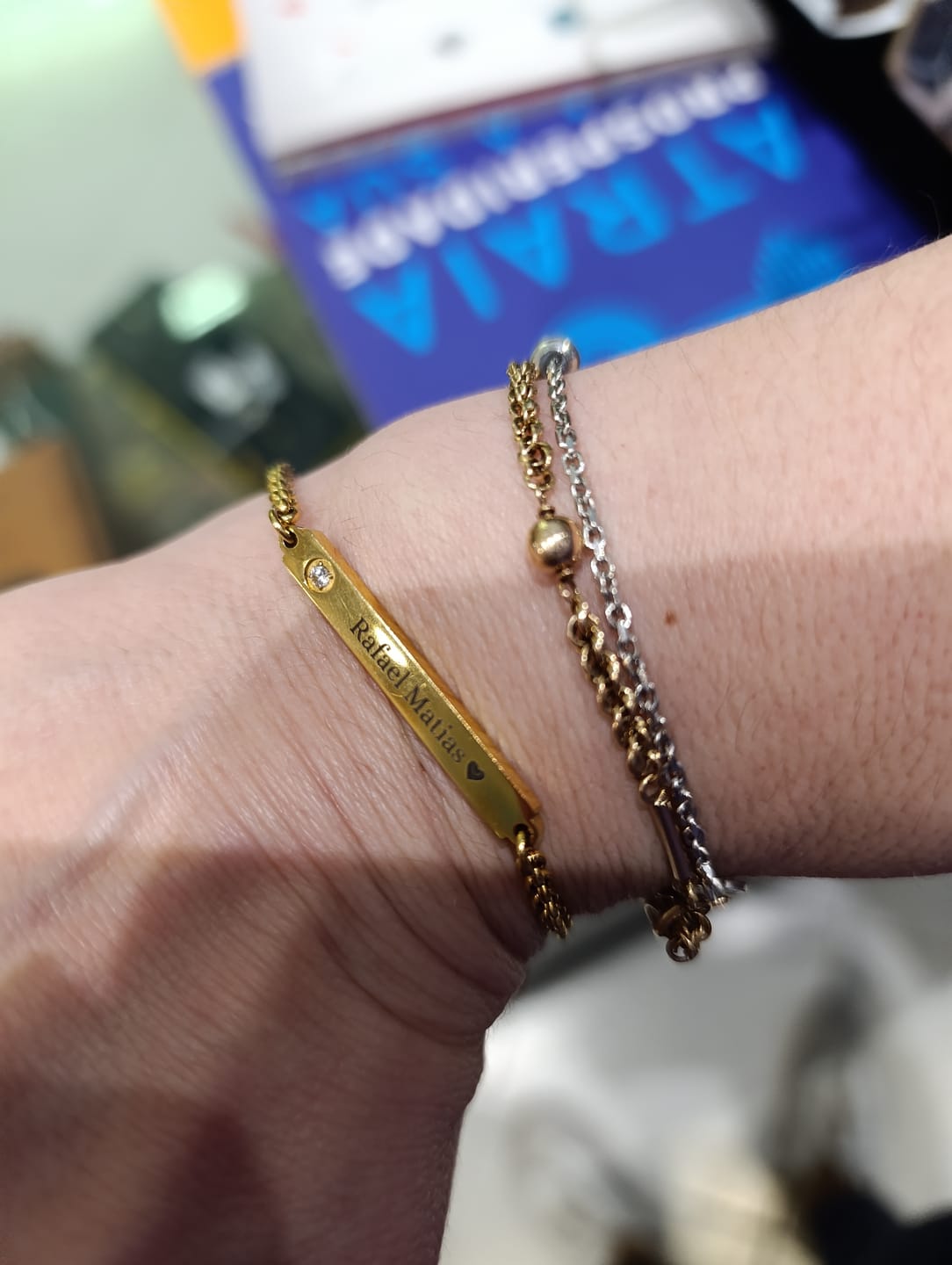 Customer photo review of Pulseira Emily Personalizável