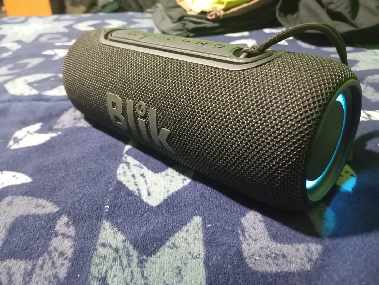 Customer photo review of Parlante Bluetooth Portátil Blik Live Negro 10W IPX5 8 Hrs