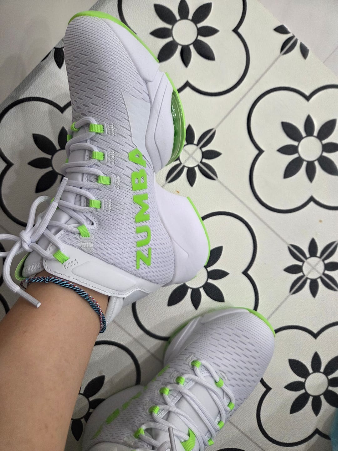 Customer photo review of Zumba Air Stomp Funk 2.0 - White/Green