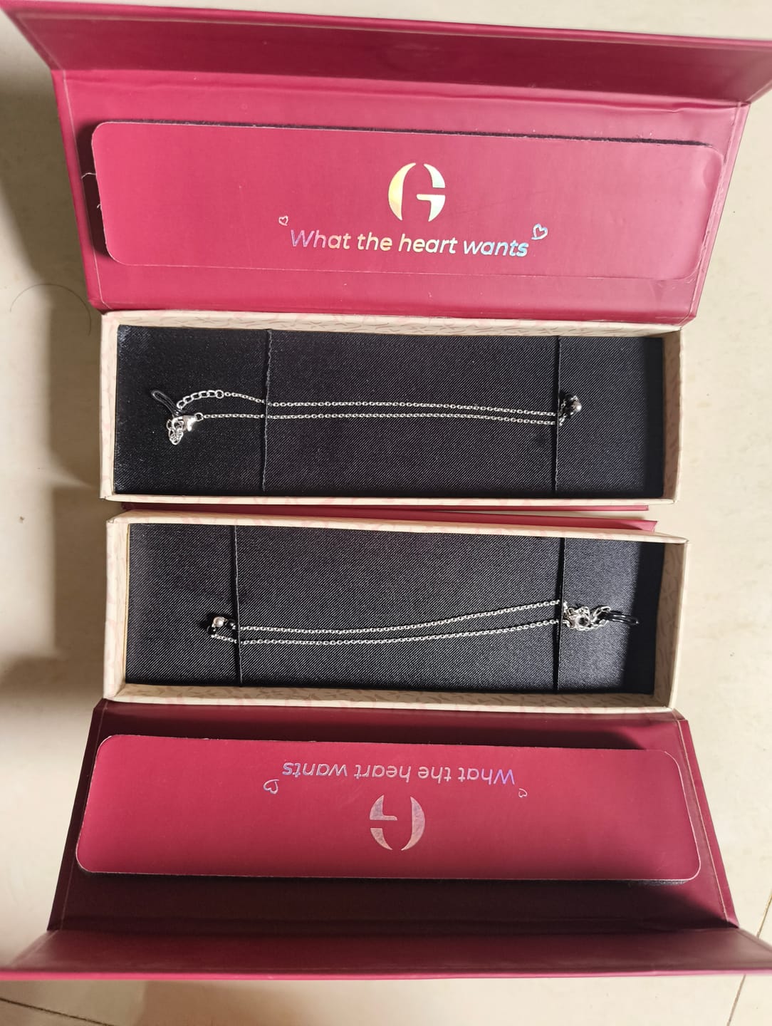 Customer photo review of Silver Minimal Black Beads Anklet
