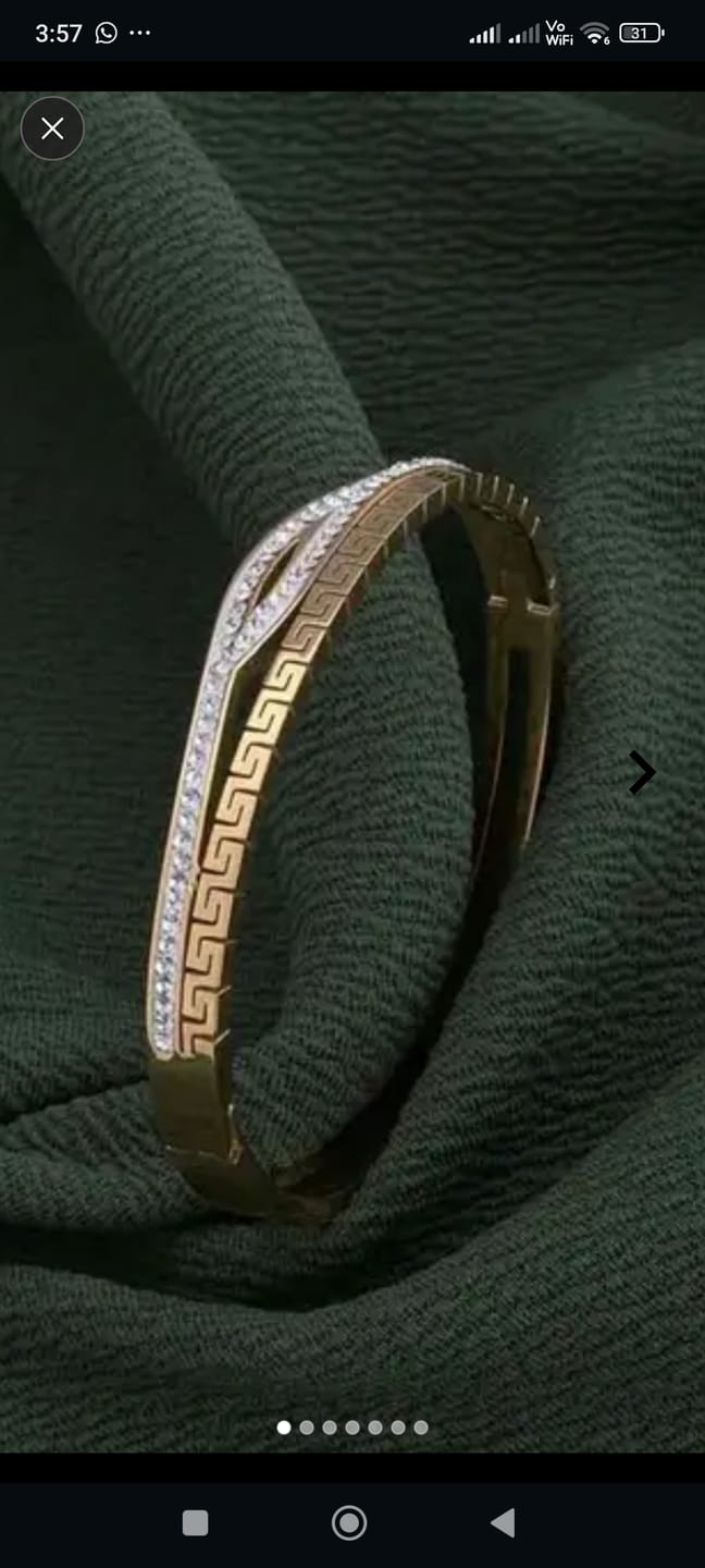 Customer photo review of Pink Enchantment Bangle Bracelet
