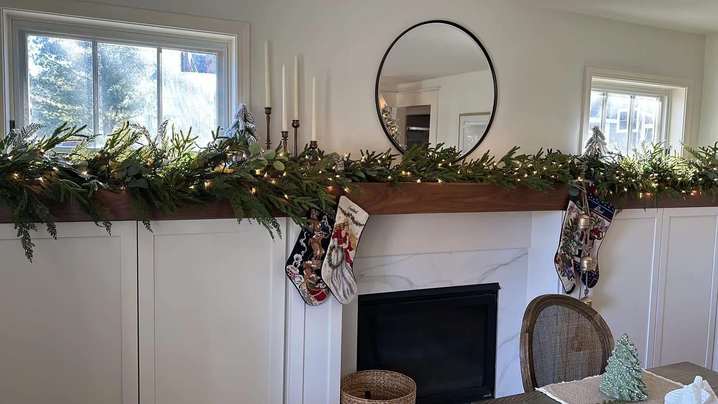 Customer photo review of 🏆2026 HOT SALE💥 Pre-lit Christmas Cedar Garland