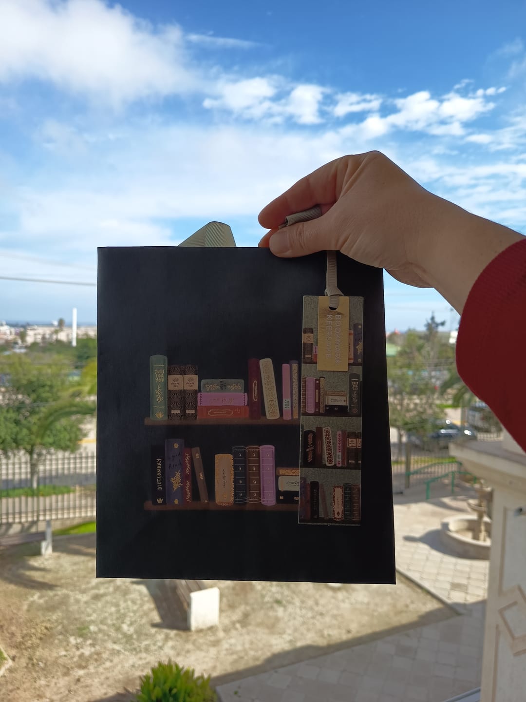 Customer photo review of Bolsa Regalo Mediana Club de Lectura