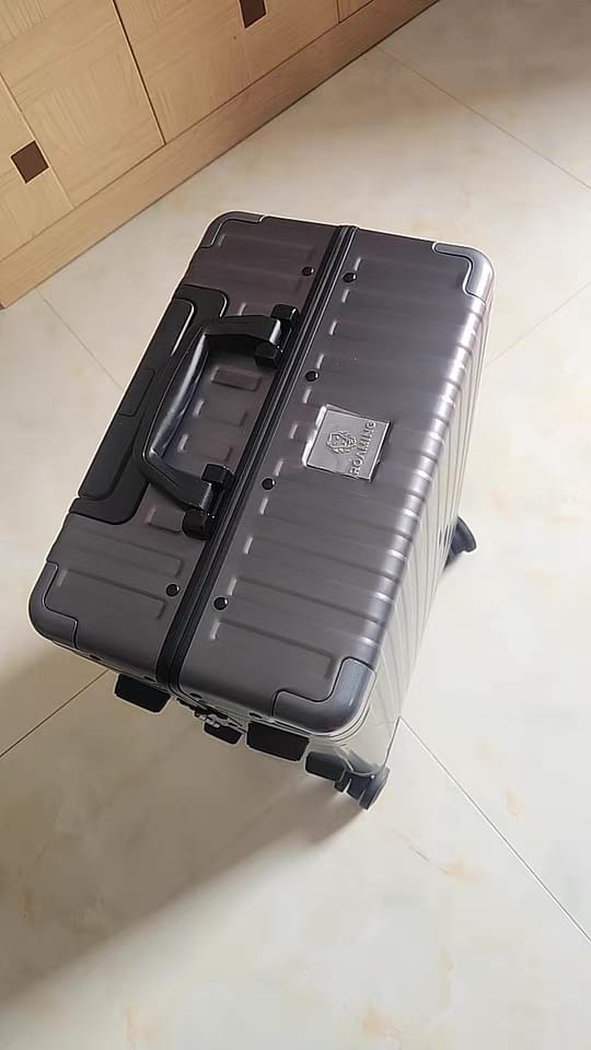 Customer photo review of Captain Full Aluminum Carry-On