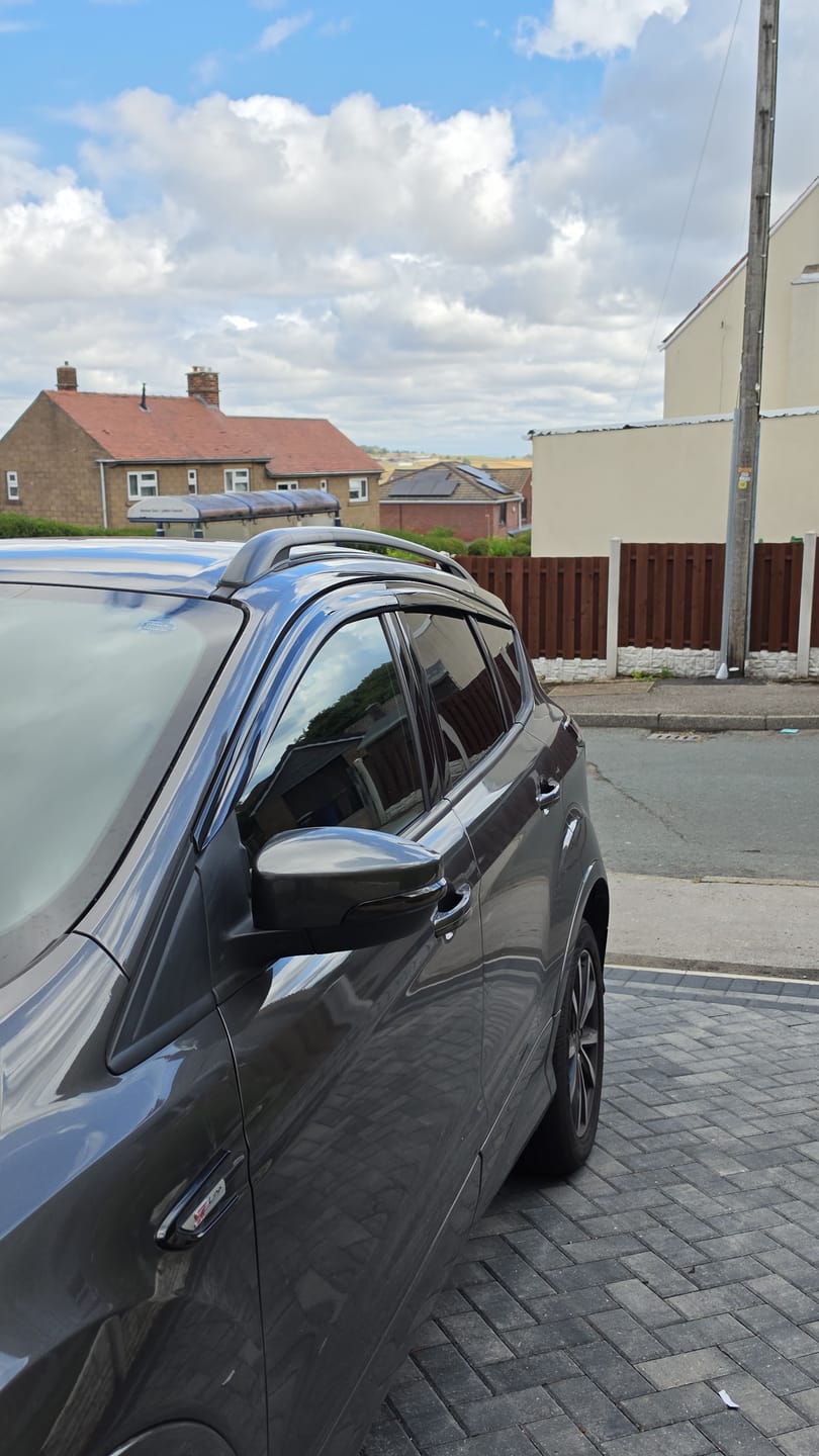 Customer photo review of Auto Clover Wind Deflectors Set for Ford Kuga 2012 - 2019 (6 pieces)