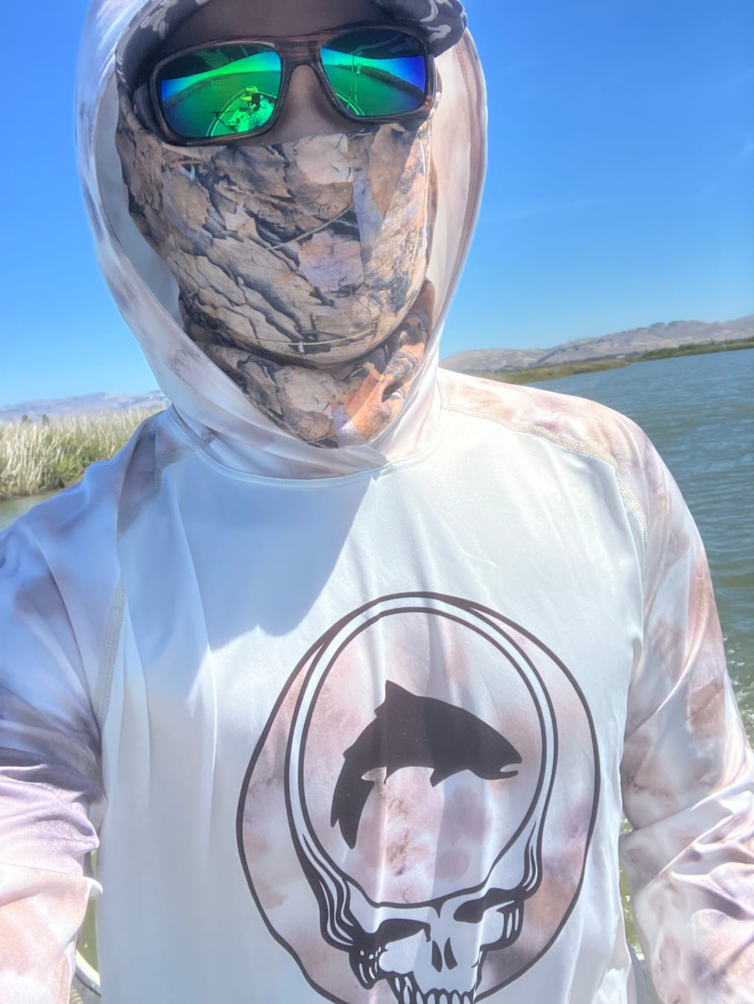 Customer photo review of Simms M's Grateful Dead SolarTech Hoody - Limited Edition
