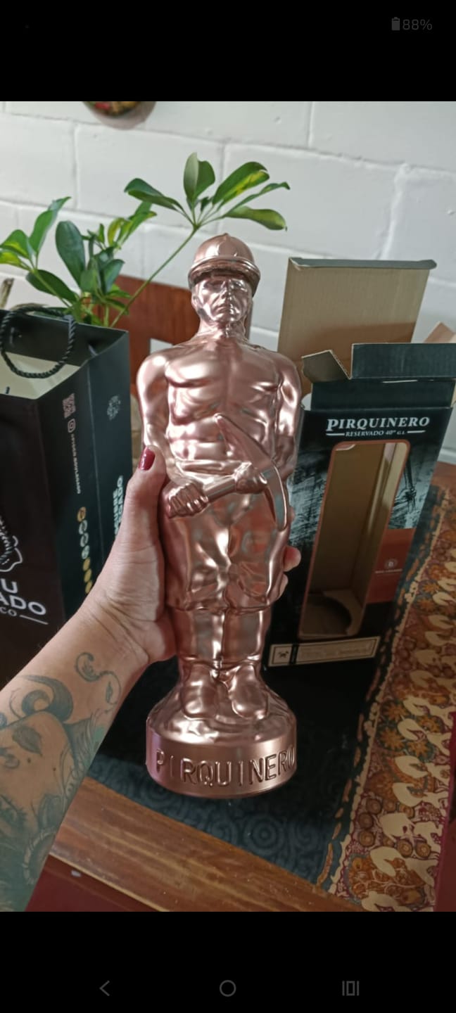 Customer photo review of Pisco Pirquinero 40º Cobre Blanco 750 ml