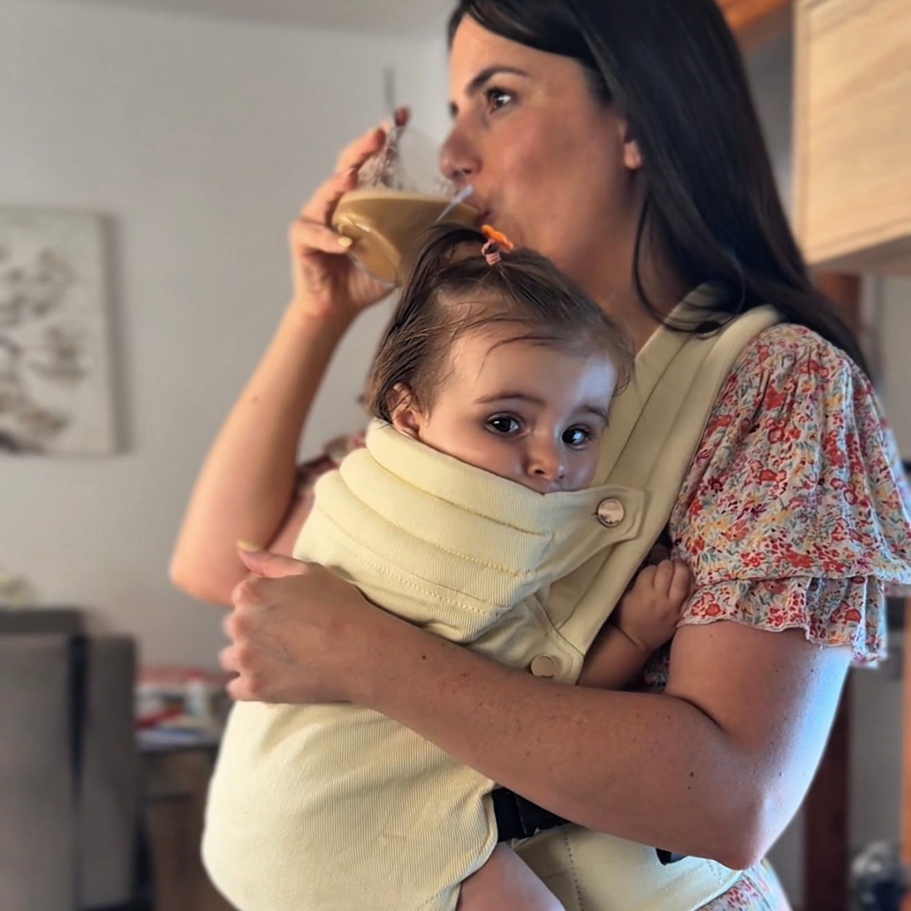 Customer photo review of Mochila de Porteo Ergonómica HUG Beige | Nenina & Co