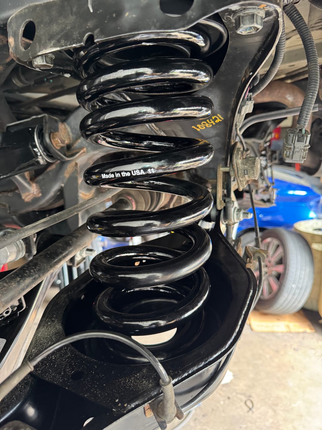Customer photo review of 2011-2013 Infiniti QX56 with Hydraulic Body Motion Control 4 Wheel Conversion Kit (QX24F)