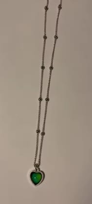 Customer photo review of Collar Corazón Cambia Color