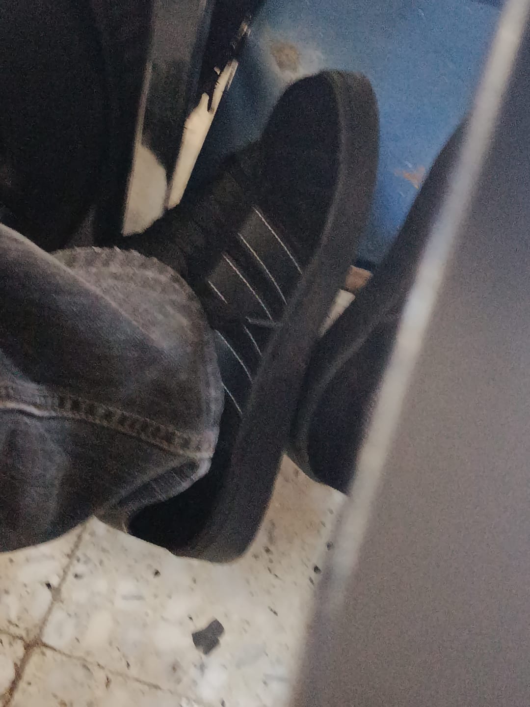 Customer photo review of Tenis Concha Negro Charol