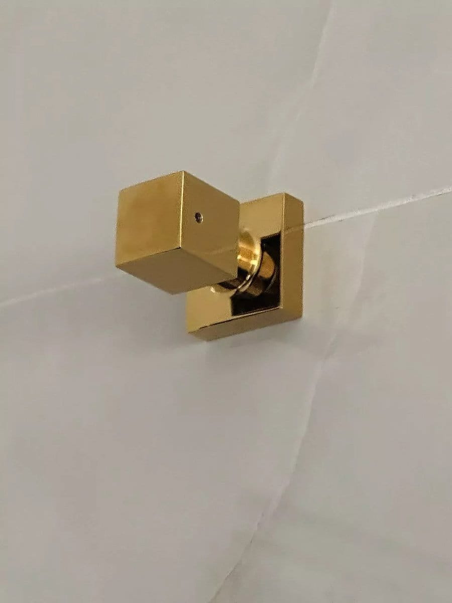 Customer photo review of Acabamento Quadrado Para Registro Chuveiro Pressão / Gaveta 1/2 e 3/4 Preto 100% Metal Padrão Deca