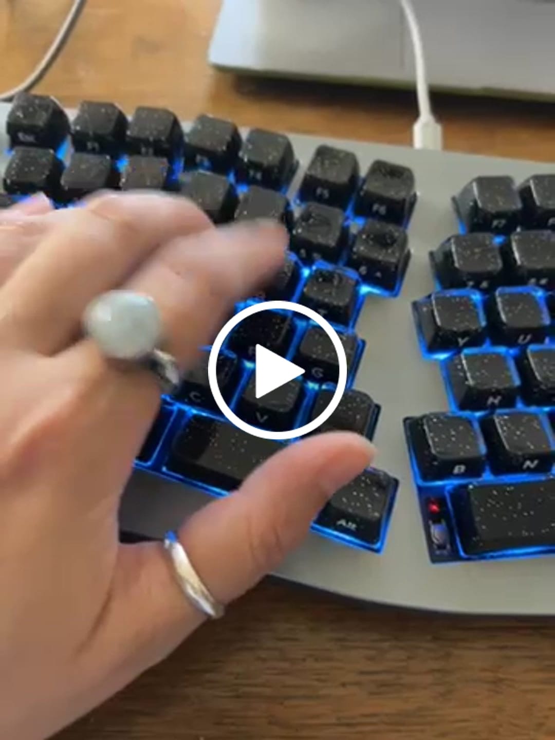 Customer video review of KiiBOOM Mossy Silent Mechanical Switch Set