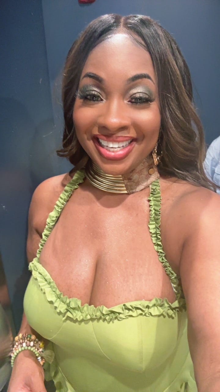 Customer photo review of Sensationnel Shear Muse Krush Mystic Glueless HD 5" Deep Lace Part Wig - ESME