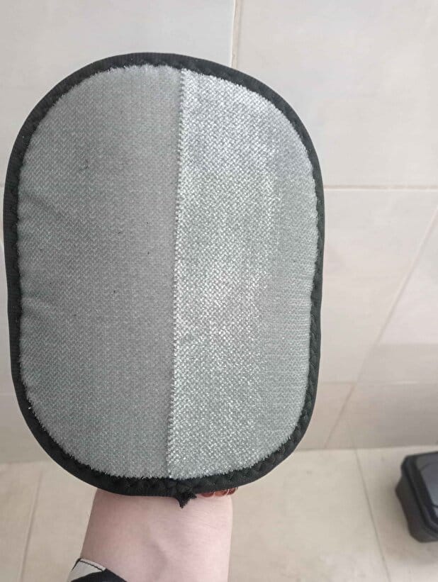 Customer photo review of Kedi Köpek Tüy Toplama Eldiveni | Nazik Evcil Hayvan Bakım ve Masaj Eldiveni