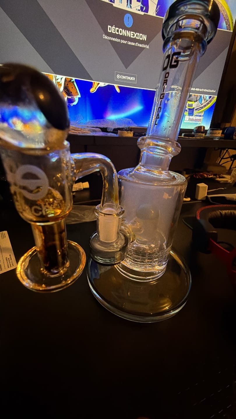 Customer photo review of 8.5" OG Original Showerhead Dab Rig (5mm)