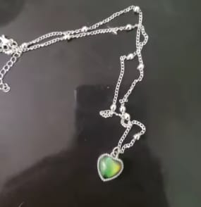 Customer photo review of Collar Corazón Cambia Color