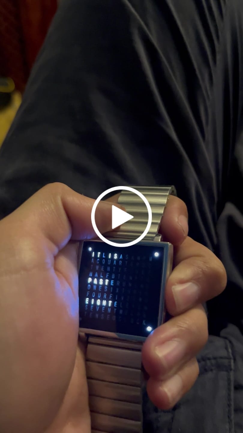Customer video review of Reloj Benly Design Retro-Letter LCD