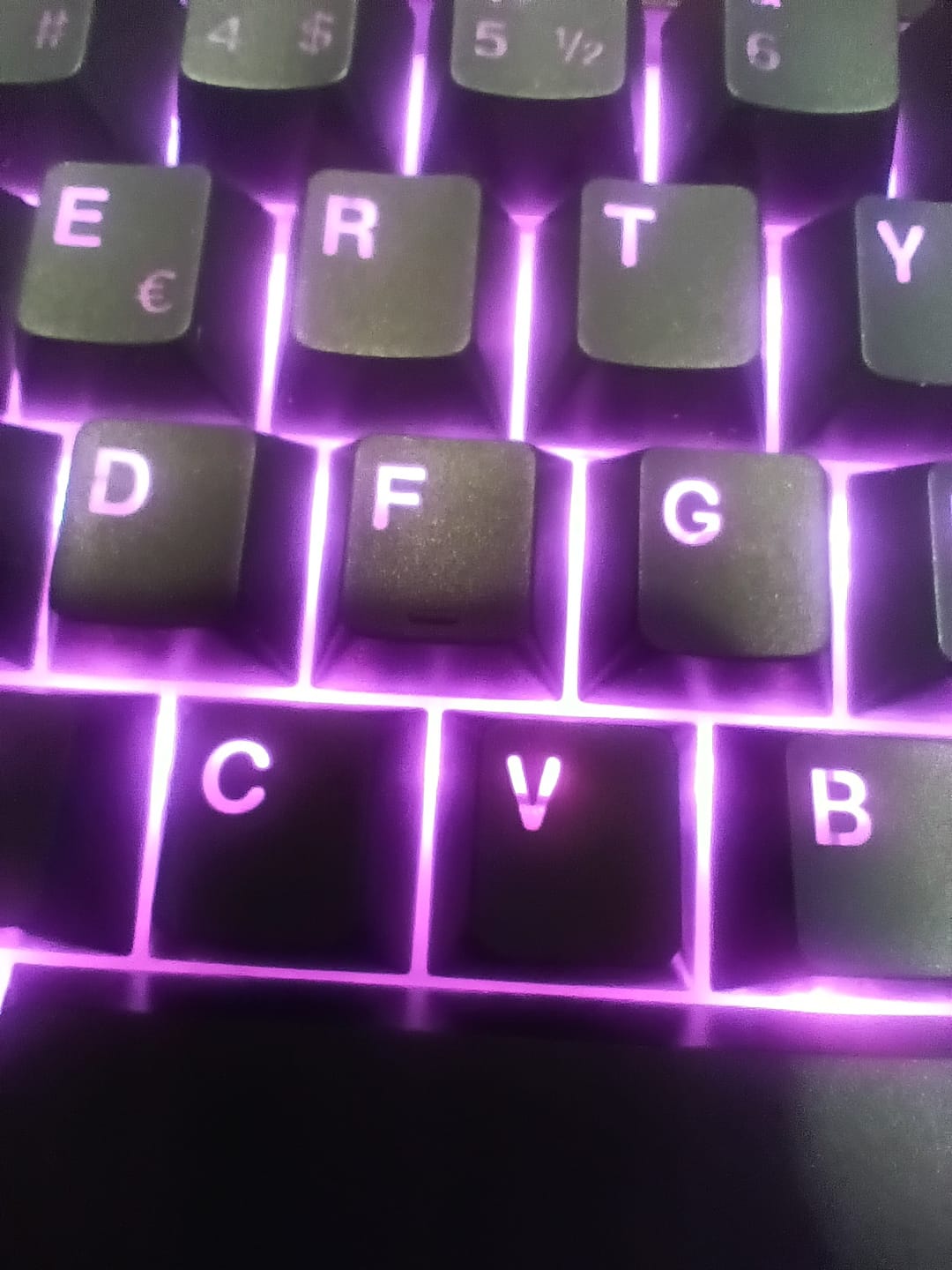 Customer photo review of Wraith Işık Geçirgen Çift Enjeksiyonlu PBT Türkçe Tuş Takımı