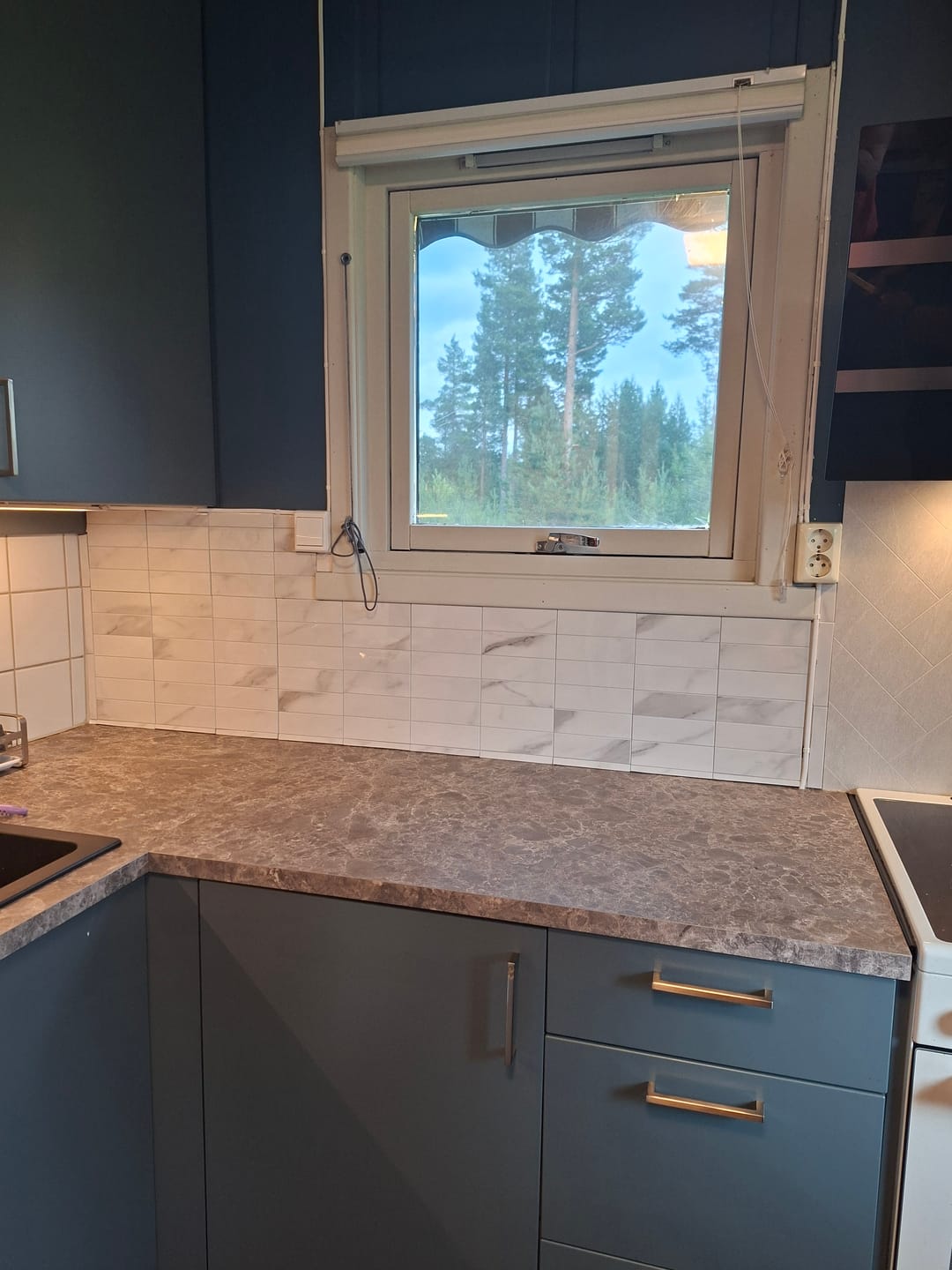 Customer photo review of Amalie hvit selvklebende veggfliser