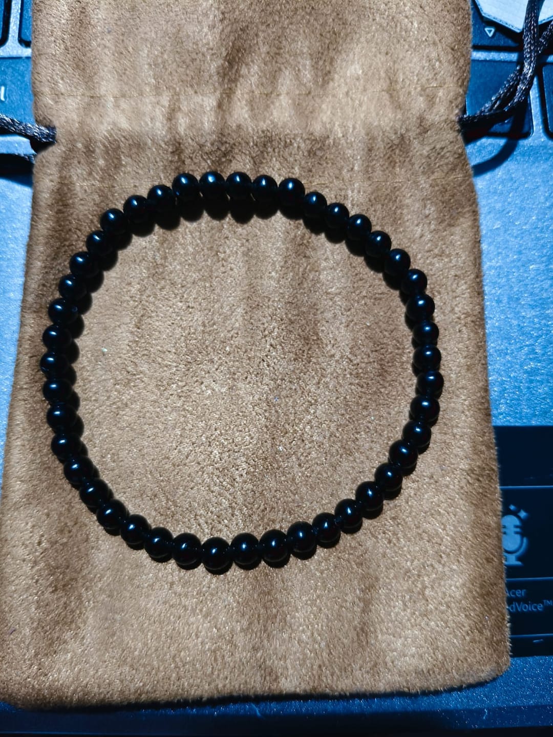 Customer photo review of Pulsera de Obsidiana Negra (4 mm)
