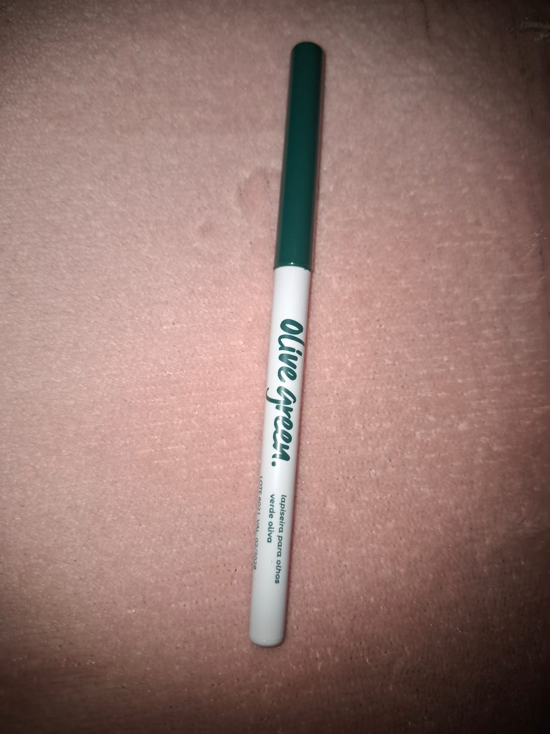 Customer photo review of Lapiseira Para Olhos Olive Green - Vizzela - Verde Oliva Efeito Metalizado