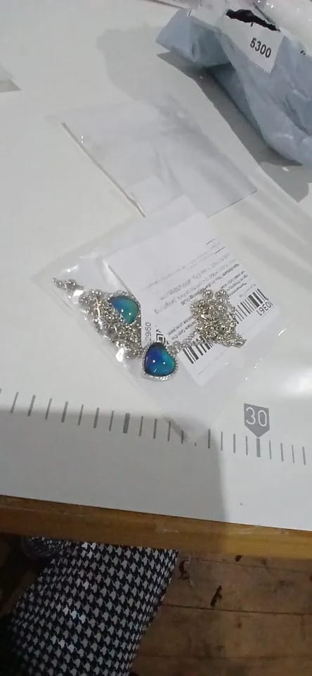Customer photo review of Collar Corazón Cambia Color