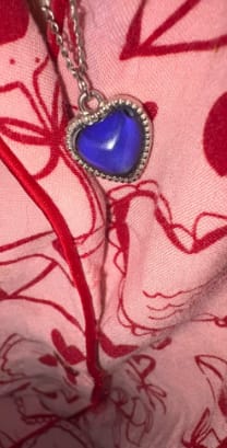 Customer photo review of Collar Corazón Cambia Color