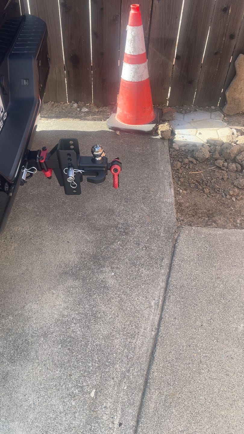 Customer photo review of TYT Adjustable Tri-Ball Hitch for 2″ Receiver – Up to 10K GTW