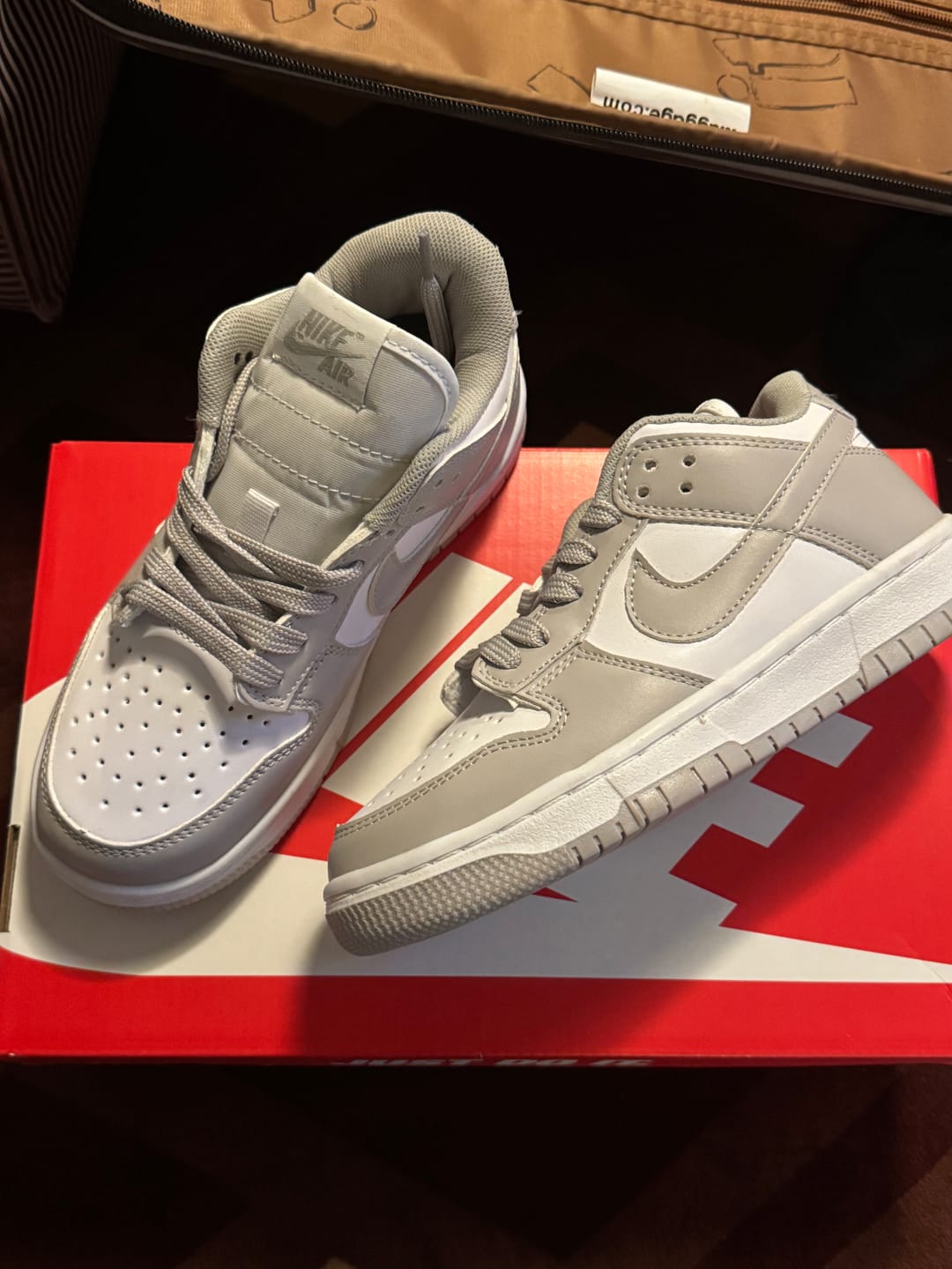 Customer photo review of Tenis Dunk Low Blanco Gris