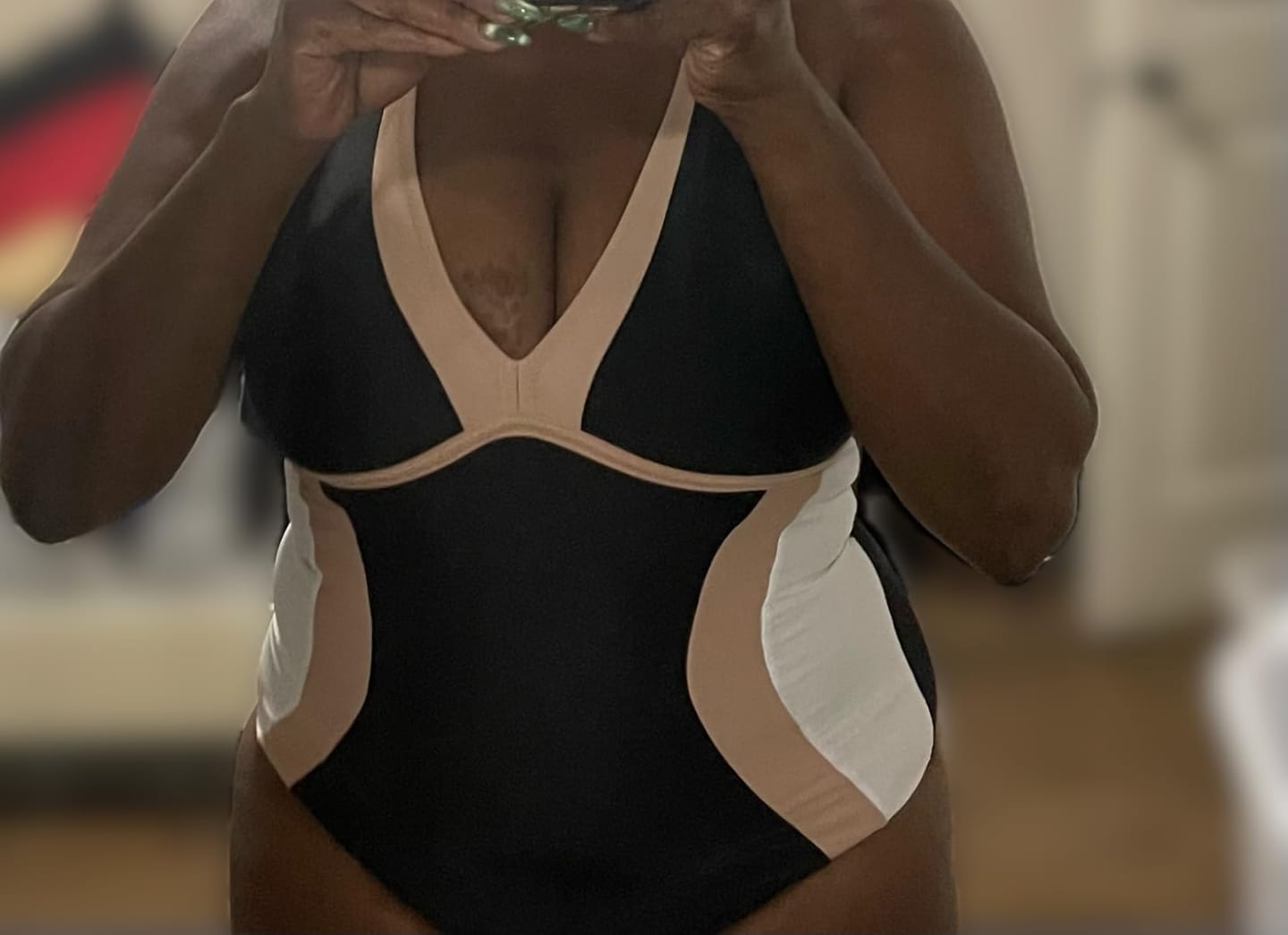 Customer photo review of Emoswimsuit - Women's One Piece Swimsuit Slimming Tummy Control Bathing Suit