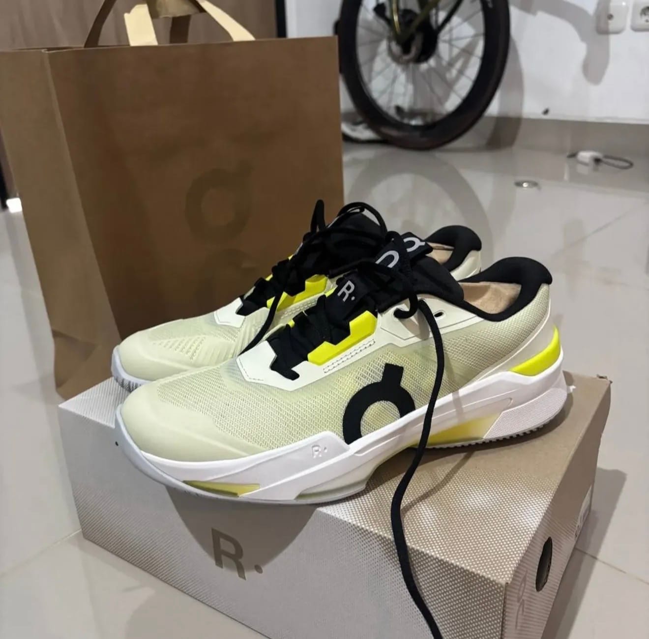 Customer photo review of Roger Pro Fire Lime -RFY-YELLOW