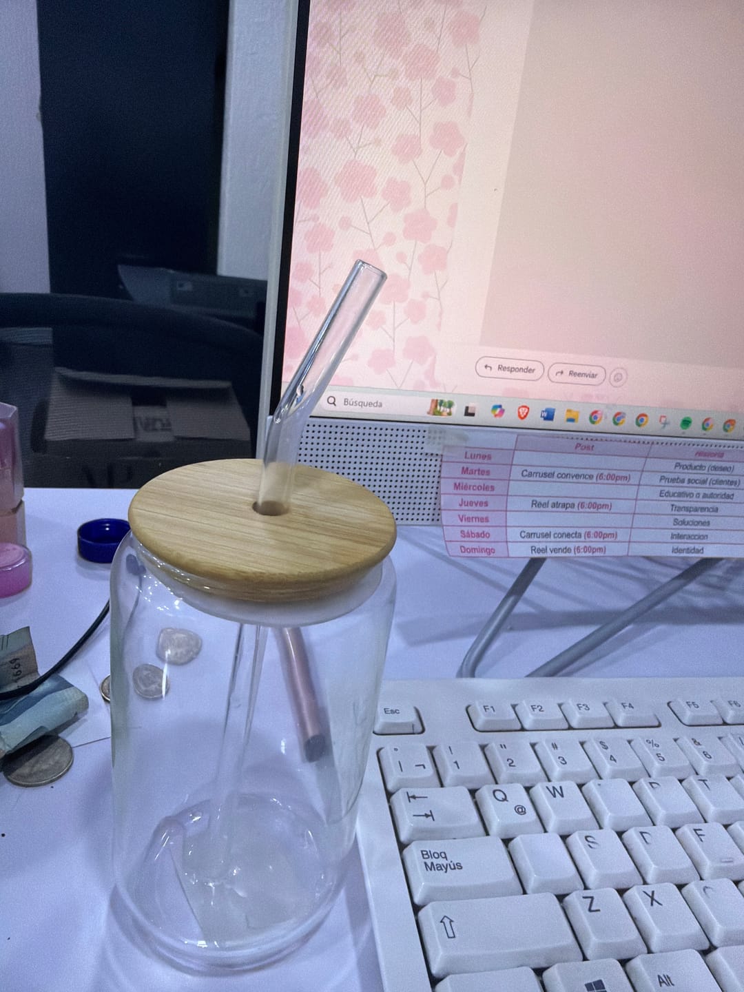 Customer photo review of Mini Vaso de Vidrio con Tapa de Bambú y Pitillo