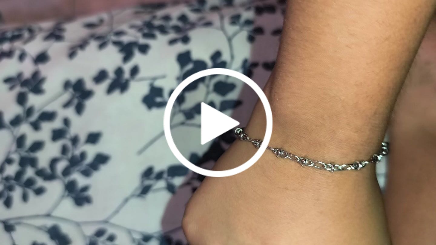 Customer video review of Pulsera Charm Bar