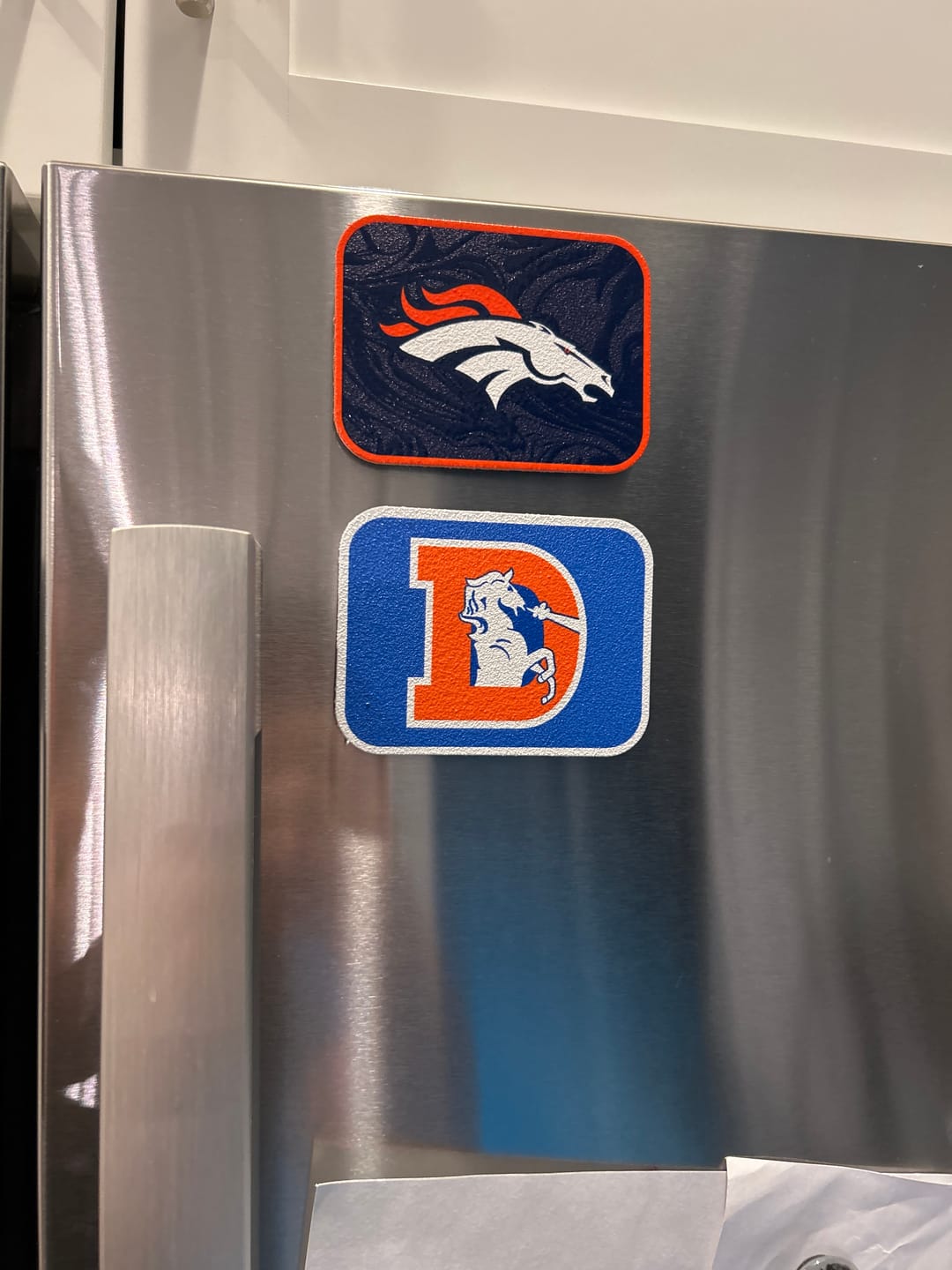 Customer photo review of Denver Broncos - SET of 3 Magnets