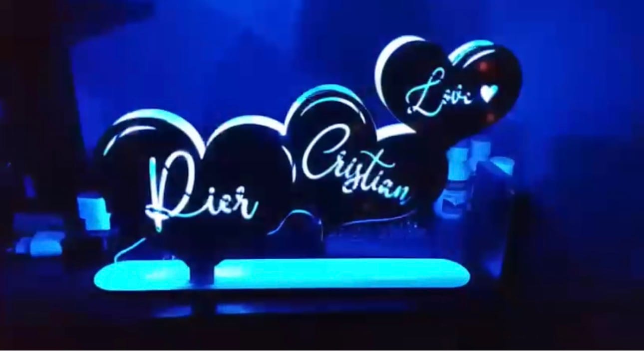 Customer photo review of Lampada Cuori Personalizzata Con Nomi Famiglia o Coppia