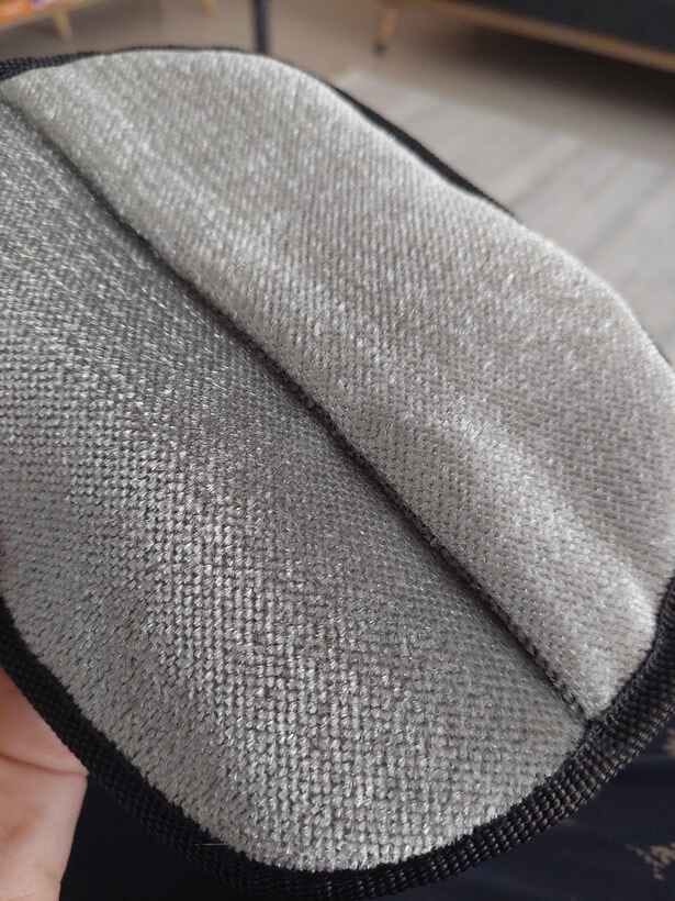 Customer photo review of Kedi Köpek Tüy Toplama Eldiveni | Nazik Evcil Hayvan Bakım ve Masaj Eldiveni