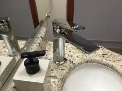 Customer photo review of Torneira Para Banheiro Monocomando Lavabo Modelo Royal Atlas