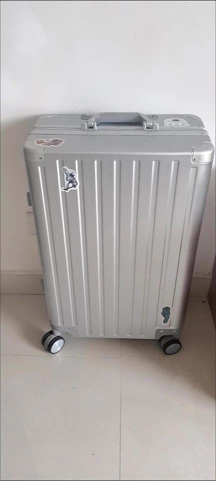 Customer photo review of Captain Full Aluminum Carry-On