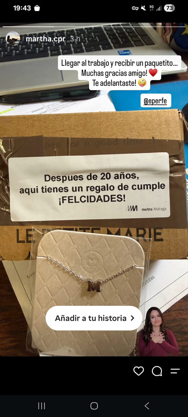 Customer photo review of Collar Letra Capital