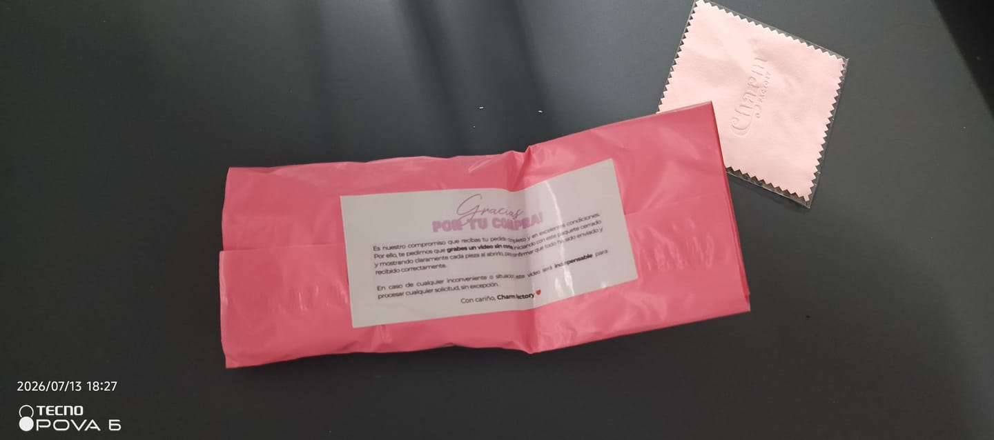 Customer photo review of Collar Corazon Rosa