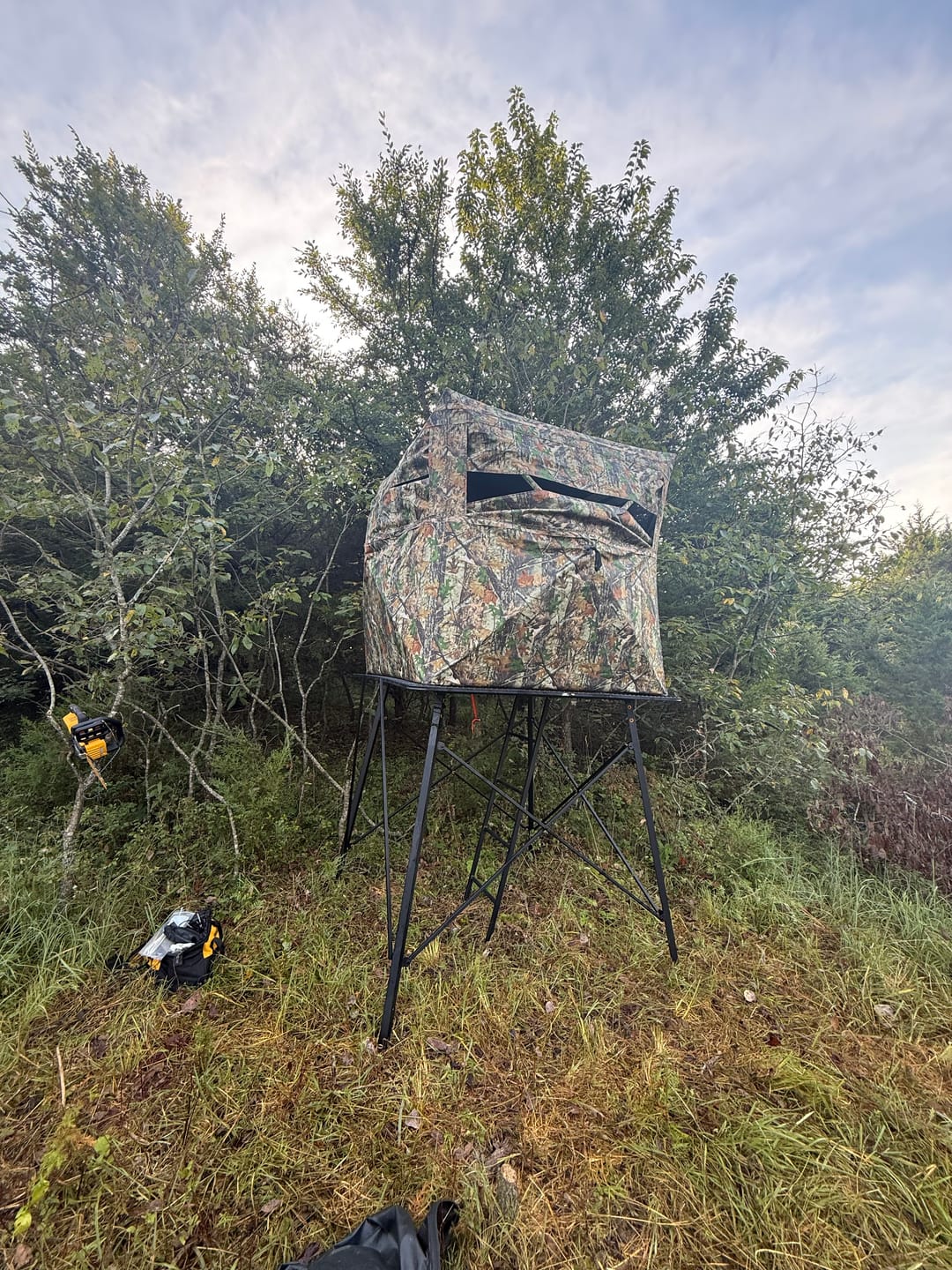 Customer photo review of Vis Series 270 Degree See Through Hunting Blind | Portable 2 3 4 Person Ground Blind | Camo Pop Up Deer Blind for Deer & Hunters