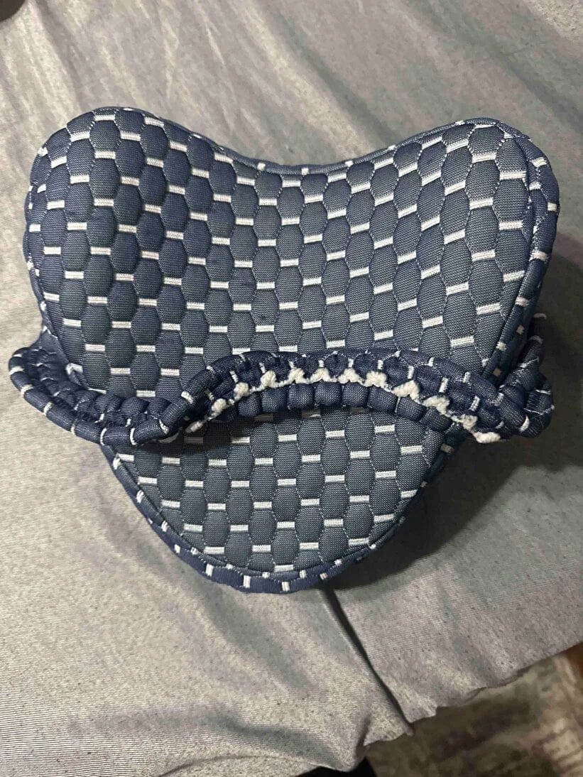 Customer photo review of Pillowen Ortopedik Bacak Arası Yastığı — Yan Yatış Destek Minderi