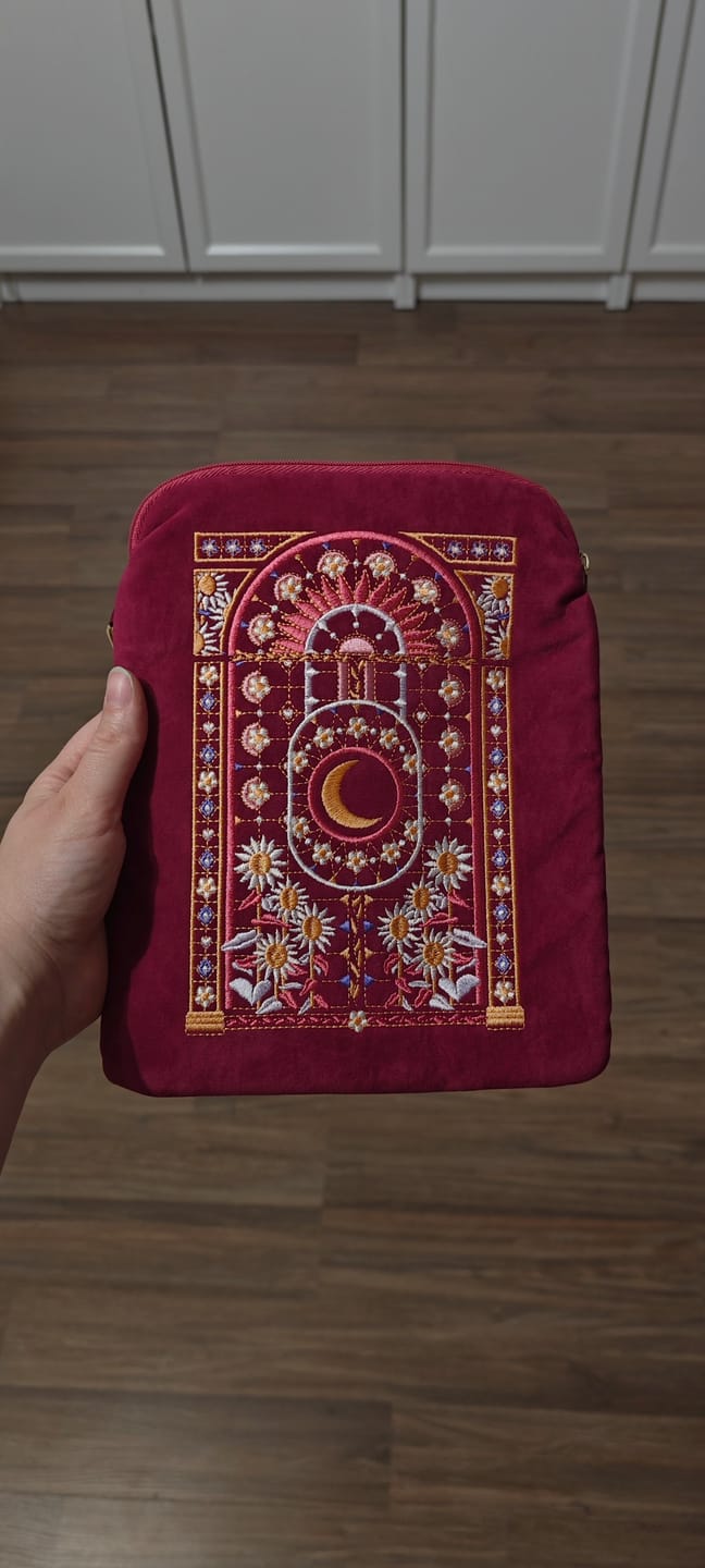 Customer photo review of Iridescence eReader Sleeve - Pink